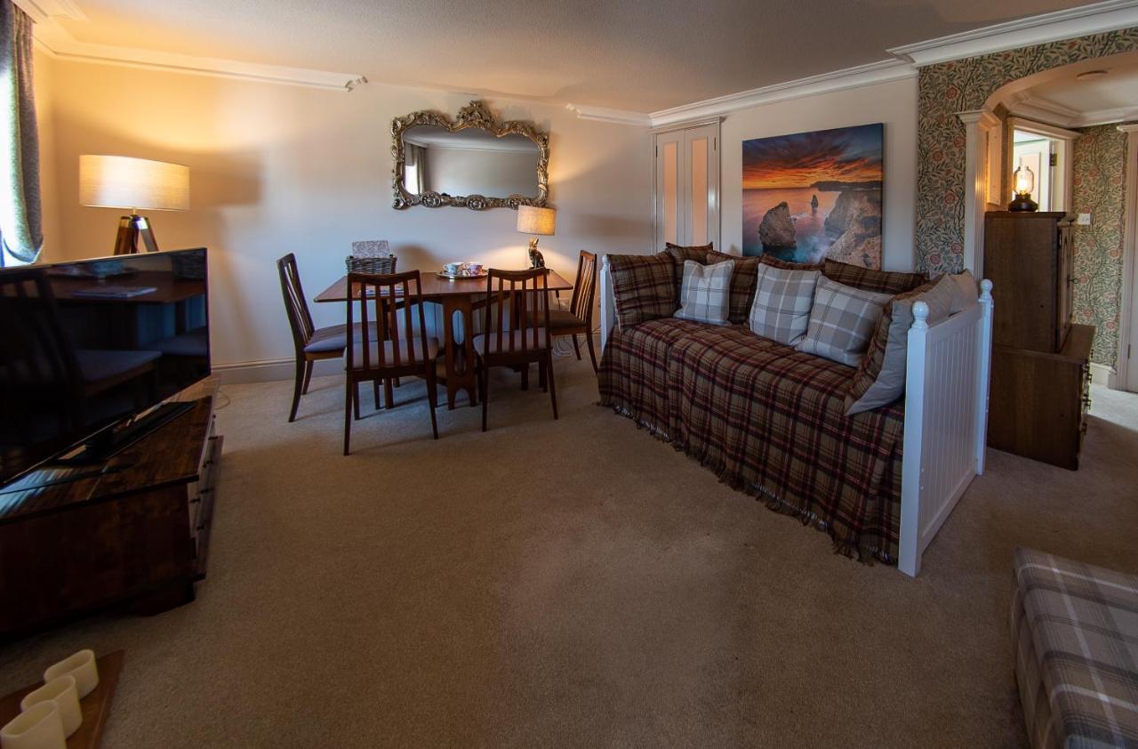 3, The Dolphin, 49 Quay Street - Stunning Apartment - Quintessential - Quay Views - Sleeps 2-4 People Нюпорт Екстериор снимка